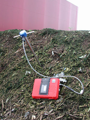 komposti02 300x400.jpg (61739 bytes)