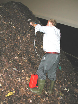 komposti05 300x400.jpg (42353 bytes)